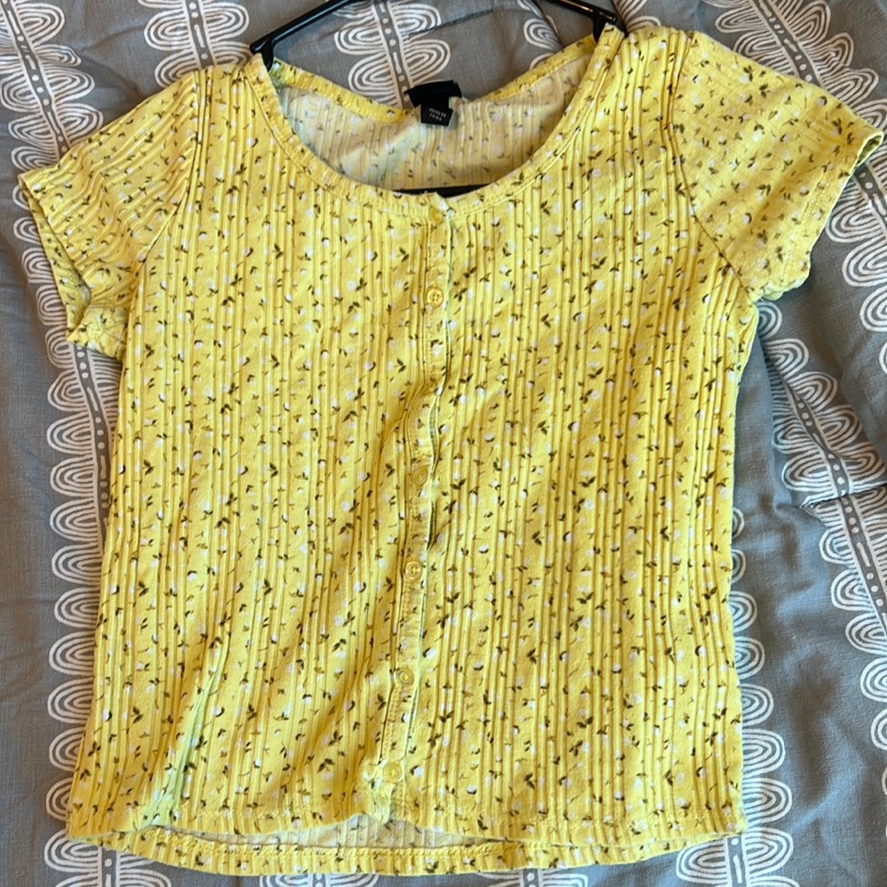 Cute Yellow Top!